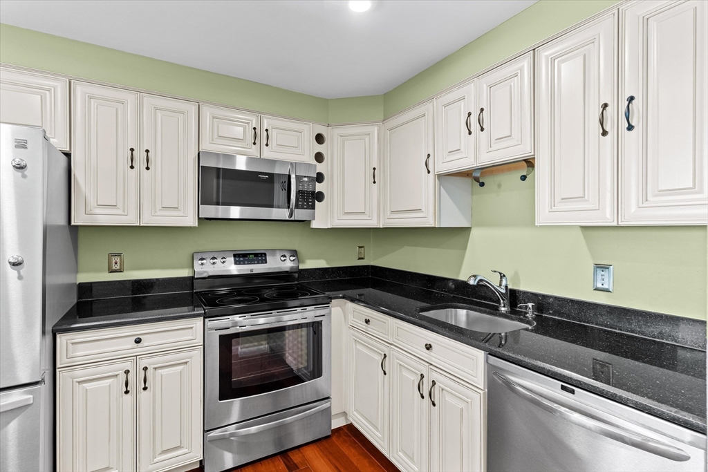 12 Chancery Ct. Unit: PH10