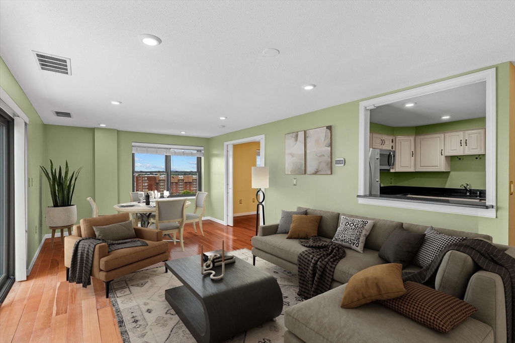 12 Chancery Ct. Unit: PH10