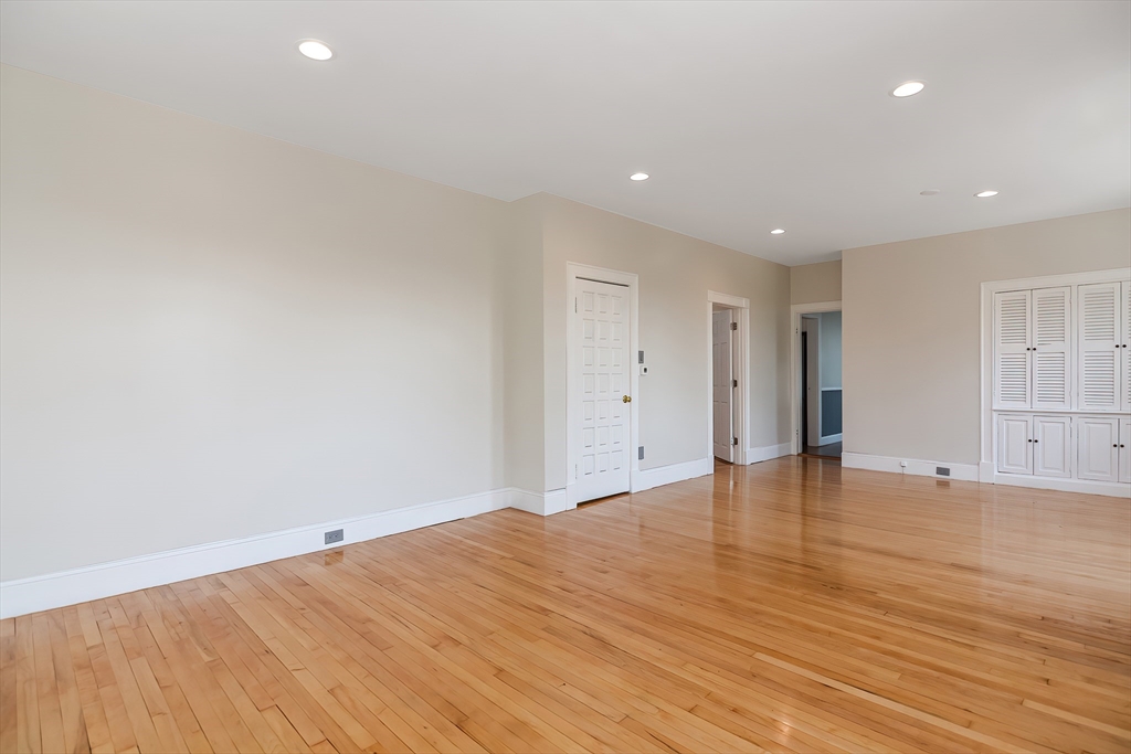 34 West Bowers Street
