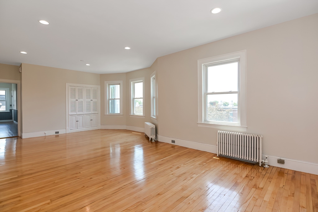 34 West Bowers Street