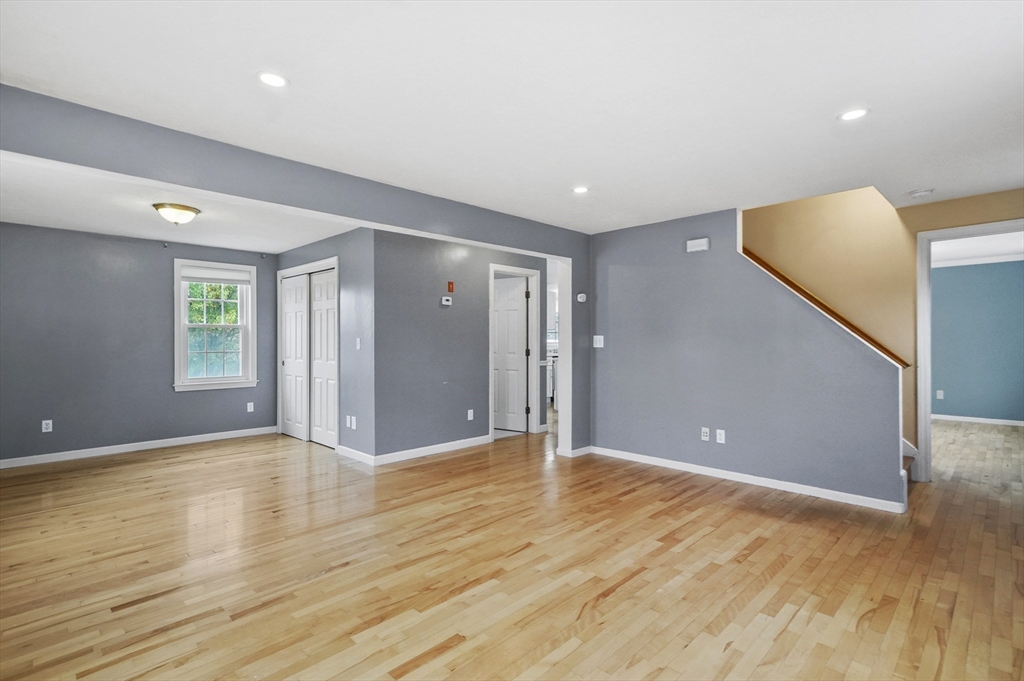 7 Rolling Ridge Rd