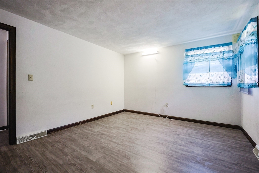 4 Brookside Lane