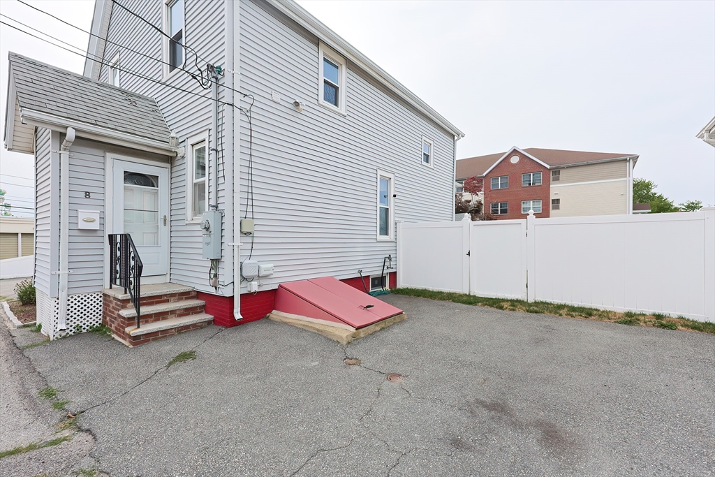 8 Tacoma Street
