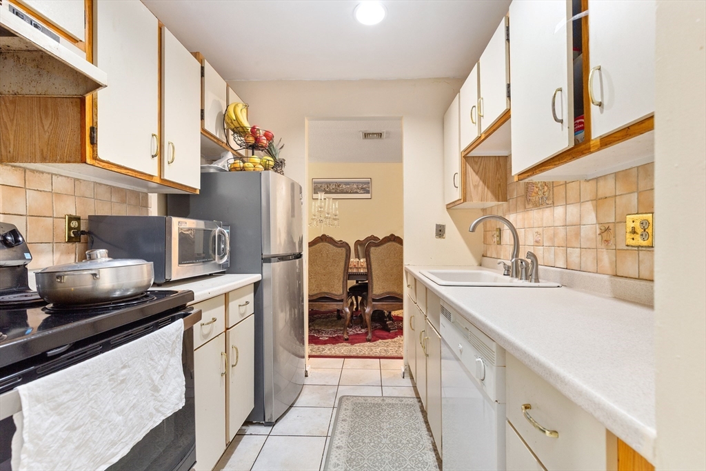 44 Loomis Street # 209