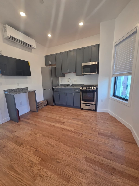 165 Hawthorne Street # 202