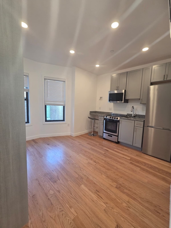 165 Hawthorne St # 302