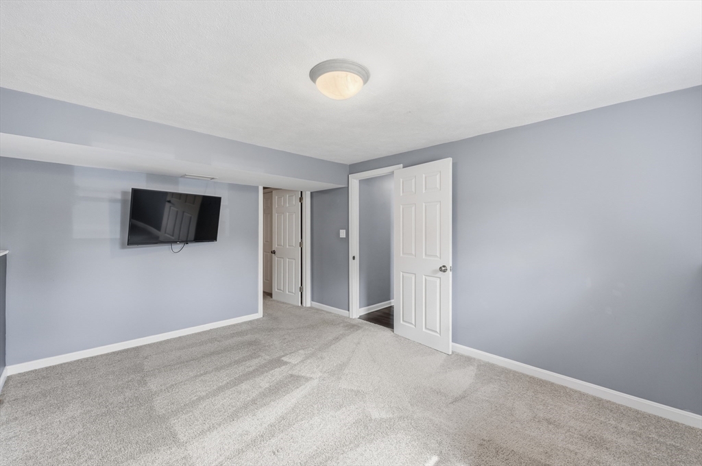 6 Valerie Ave