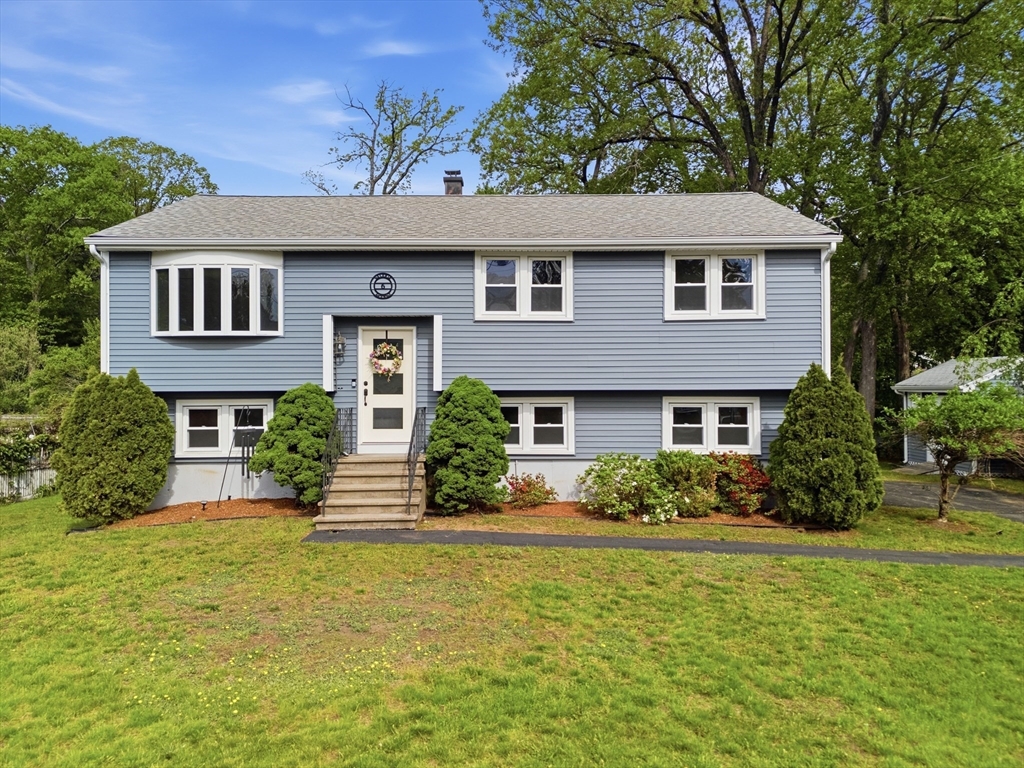 6 Valerie Ave
