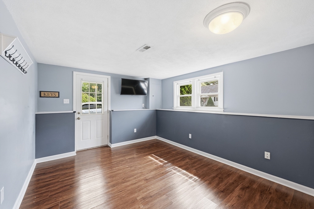 6 Valerie Ave