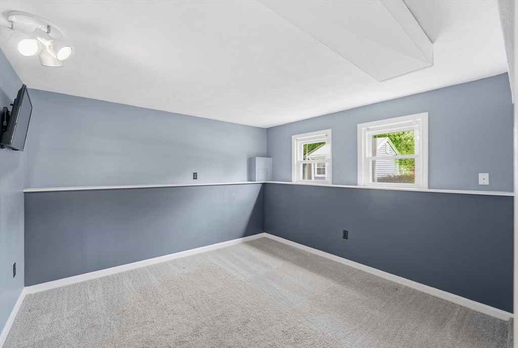 6 Valerie Ave