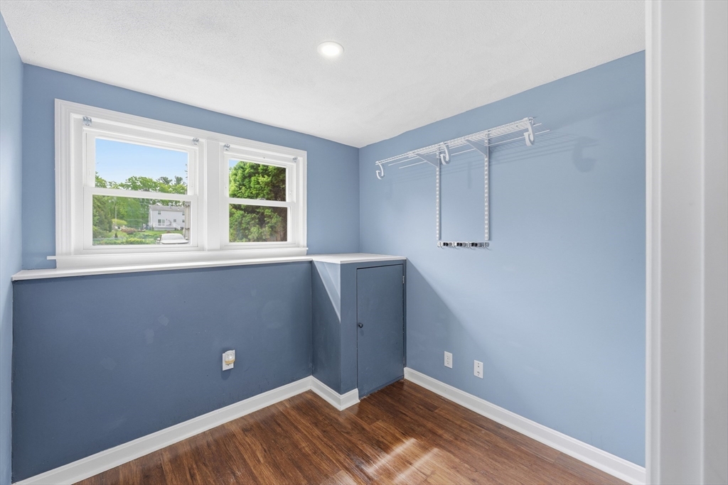 6 Valerie Ave