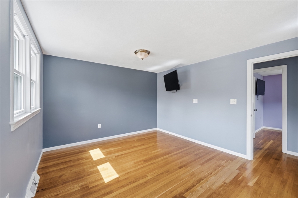 6 Valerie Ave