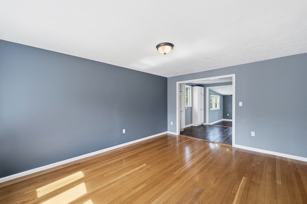 6 Valerie Ave