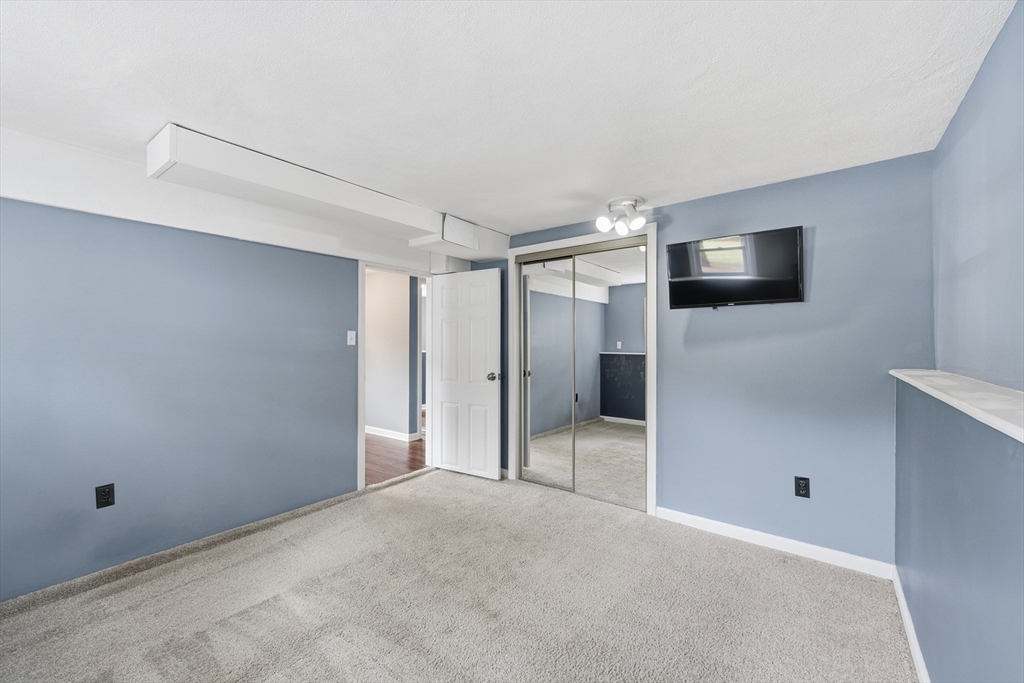 6 Valerie Ave