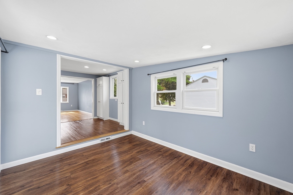 6 Valerie Ave