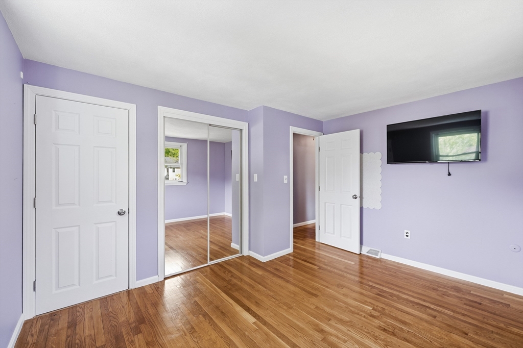 6 Valerie Ave