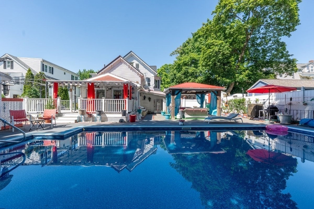 33 Water St