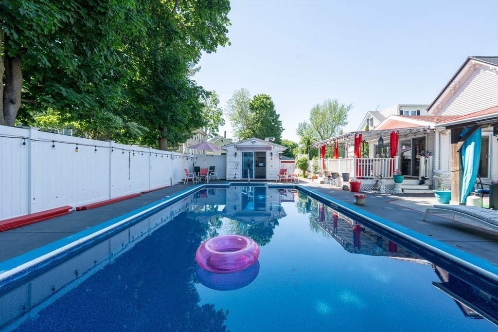 33 Water St