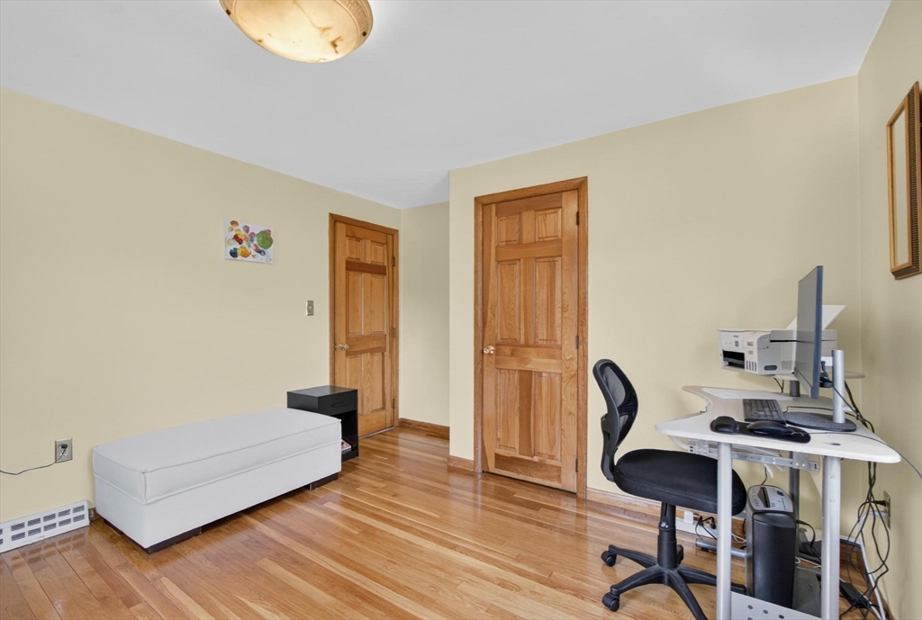 12 Claude Rd