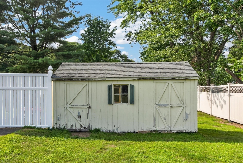 12 Claude Rd