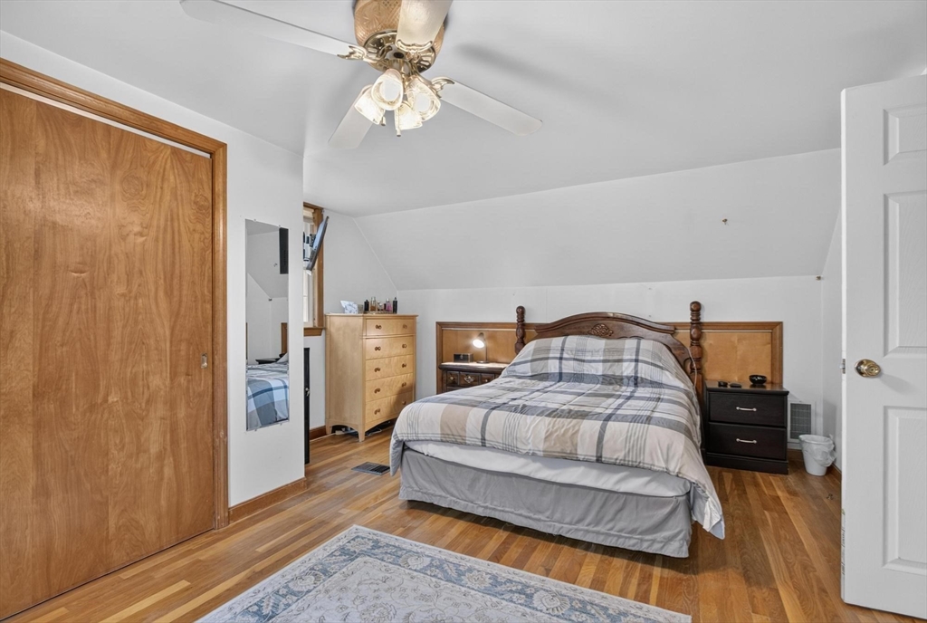 12 Claude Rd