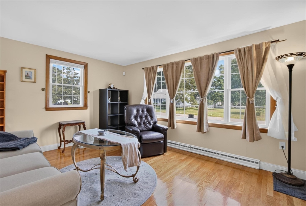 12 Claude Rd