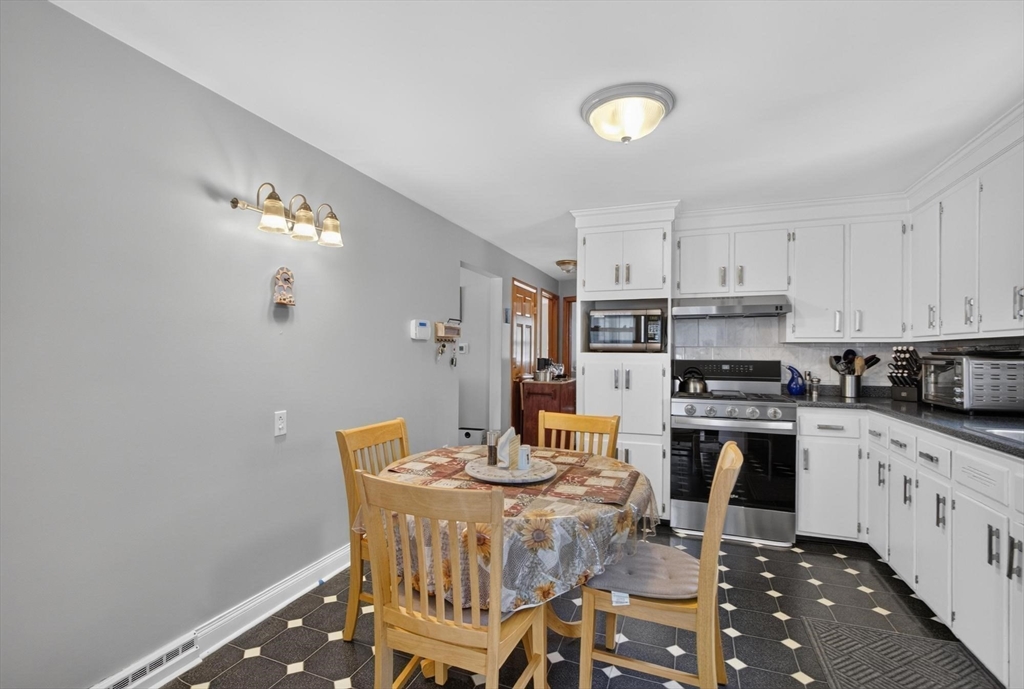 12 Claude Rd