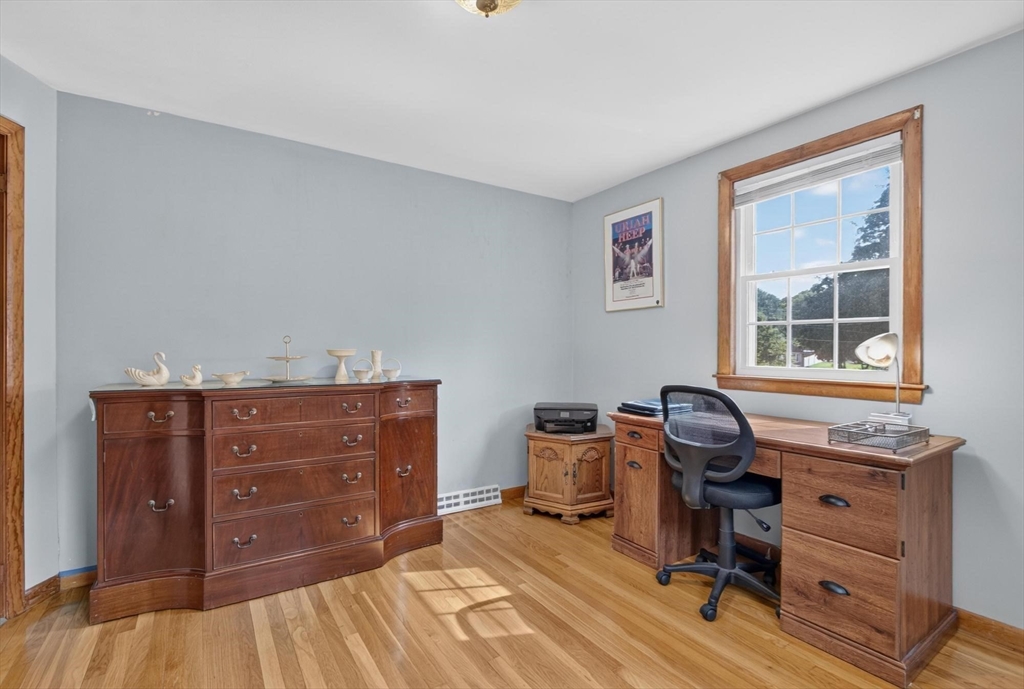 12 Claude Rd