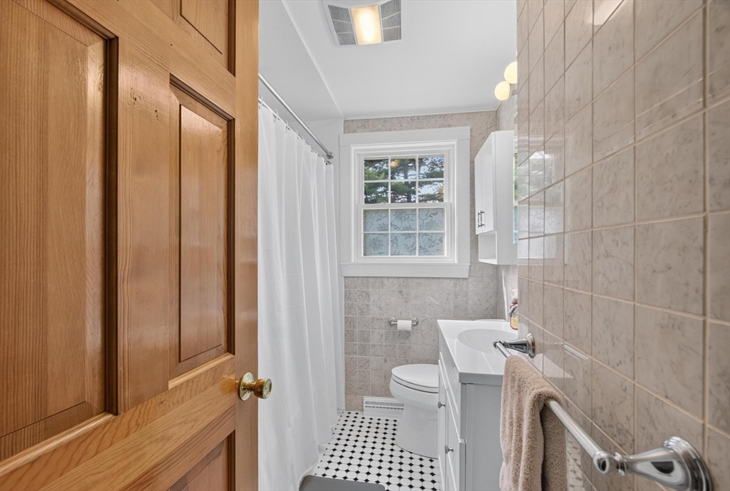 12 Claude Rd