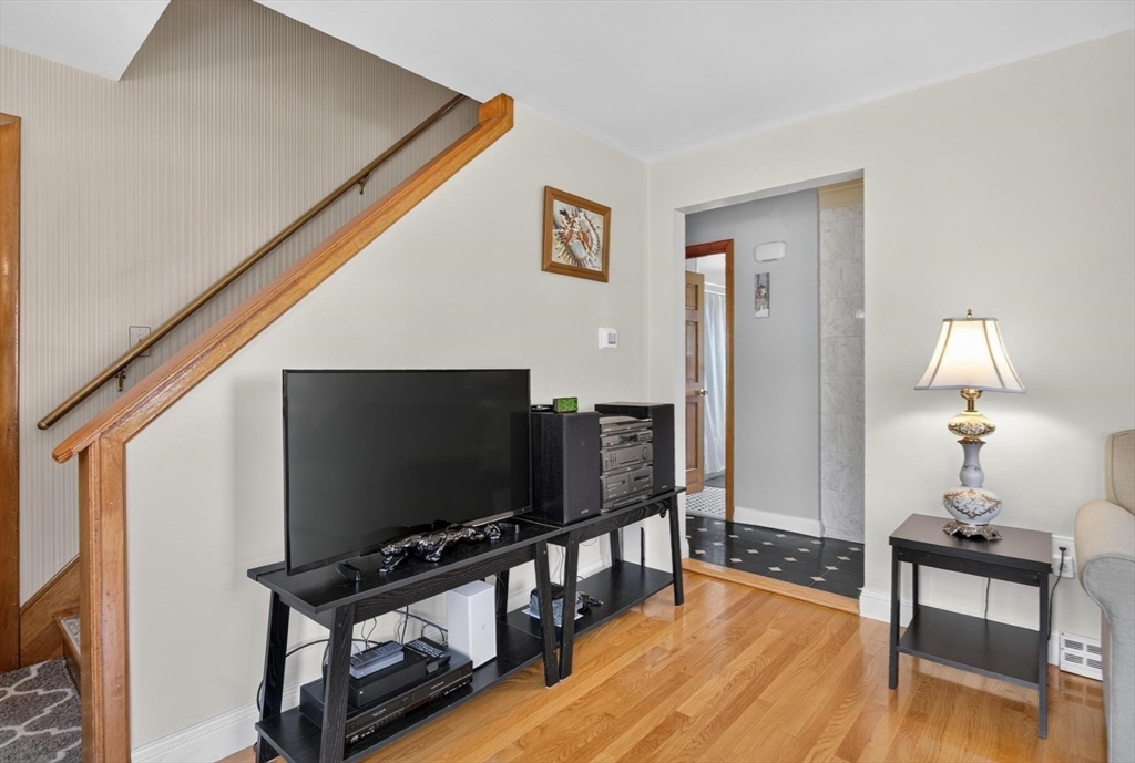 12 Claude Rd