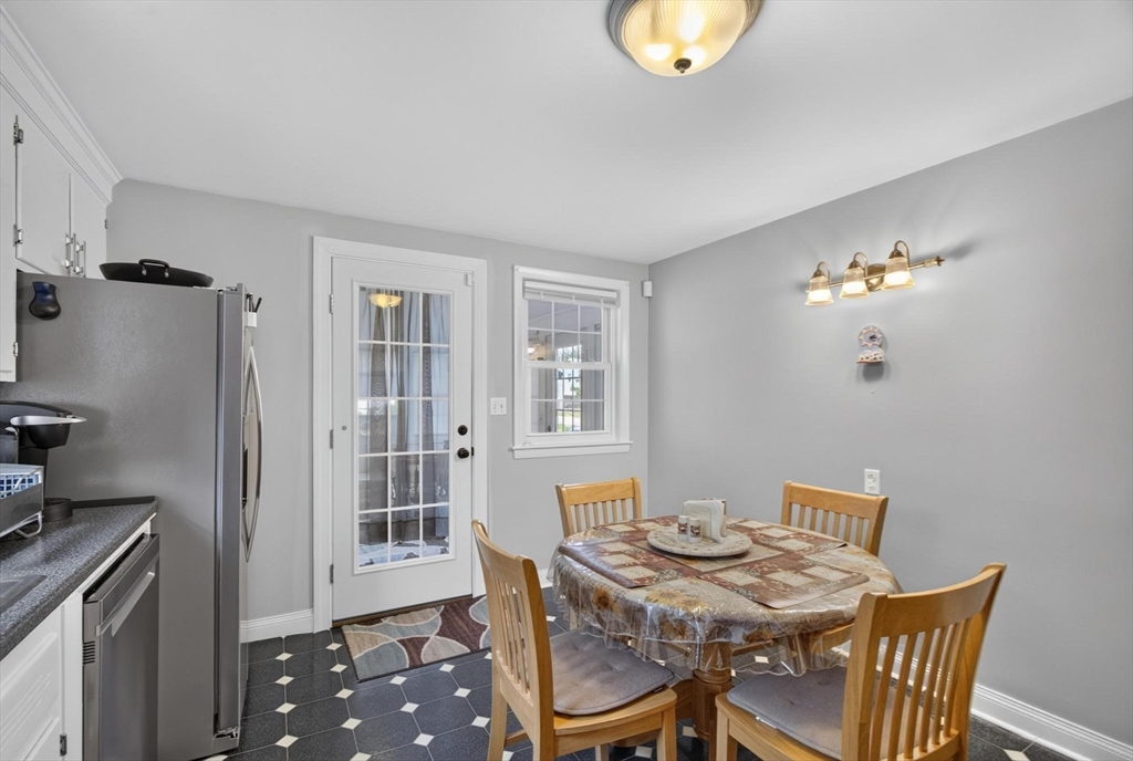 12 Claude Rd