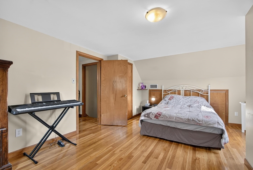 12 Claude Rd