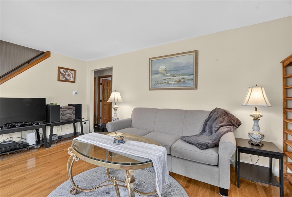 12 Claude Rd
