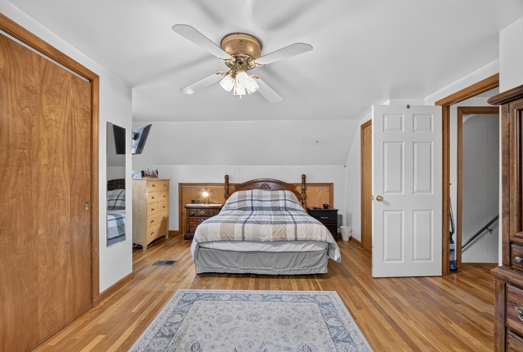 12 Claude Rd