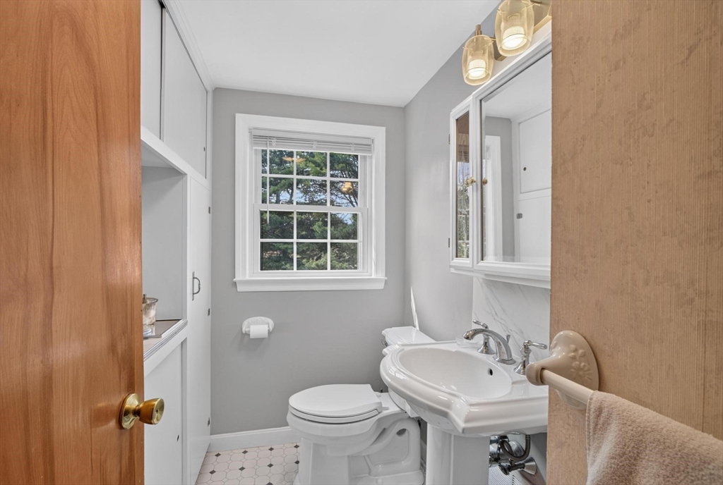 12 Claude Rd