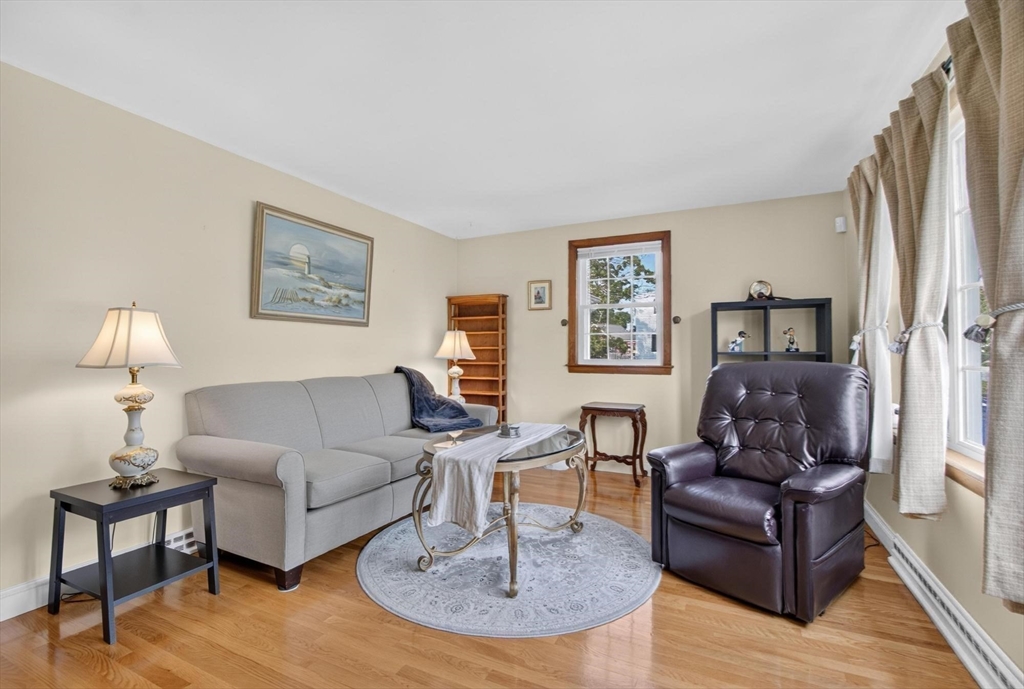 12 Claude Rd