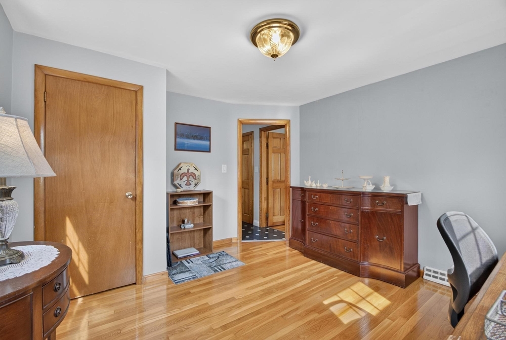 12 Claude Rd