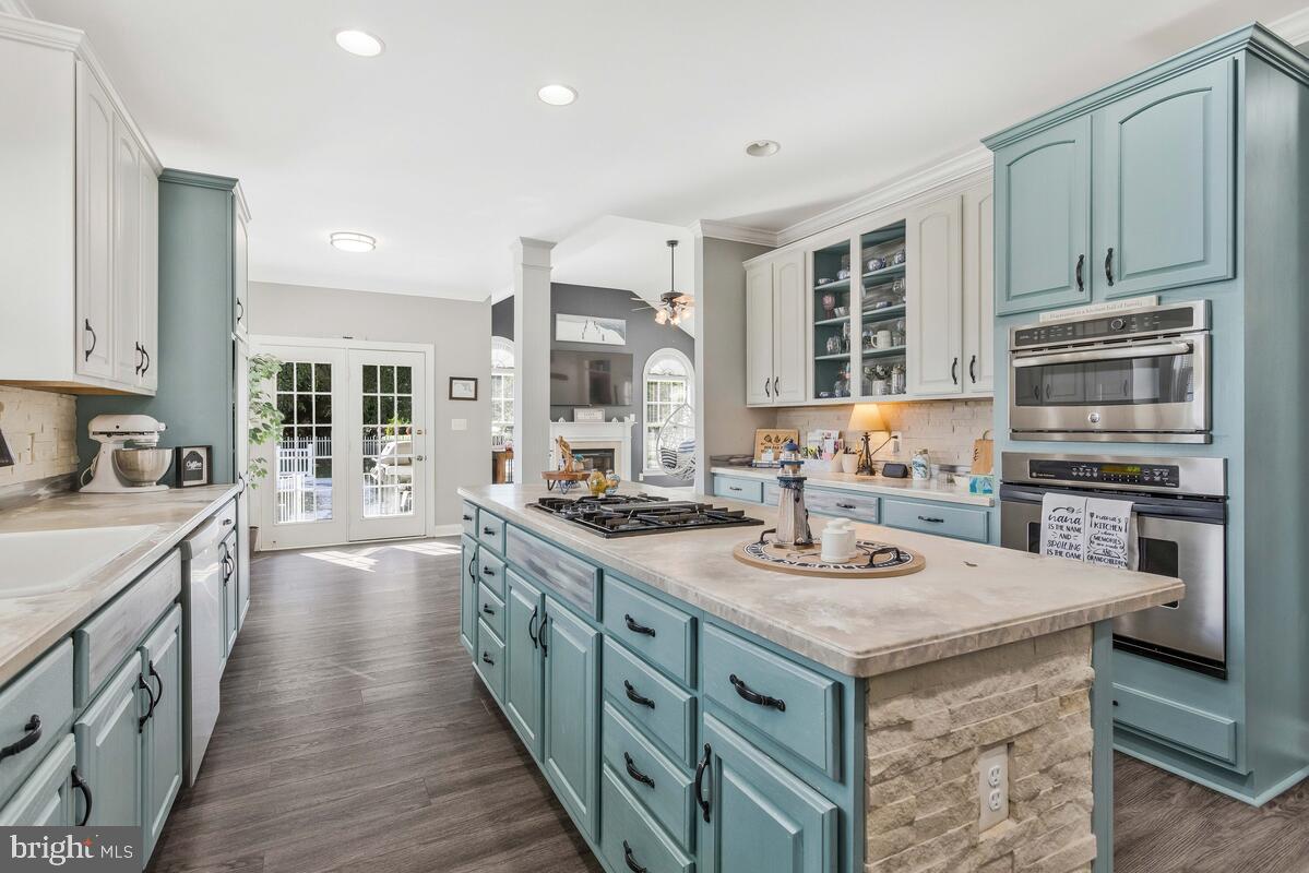 407 WINDMILL DRIVE
