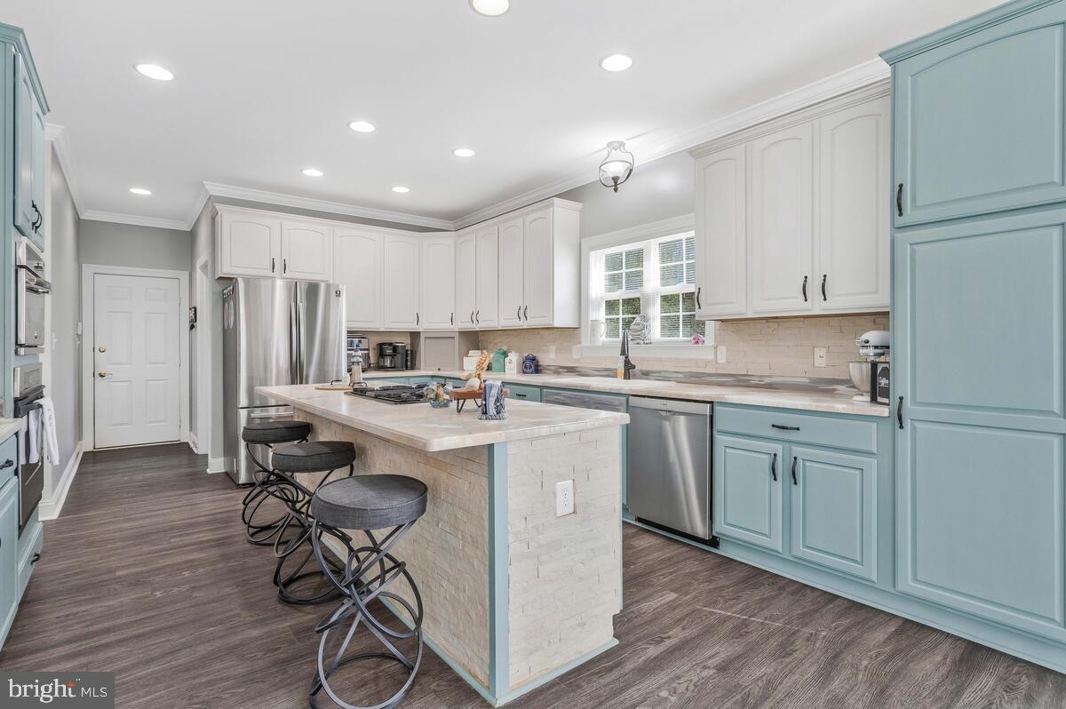 407 WINDMILL DRIVE