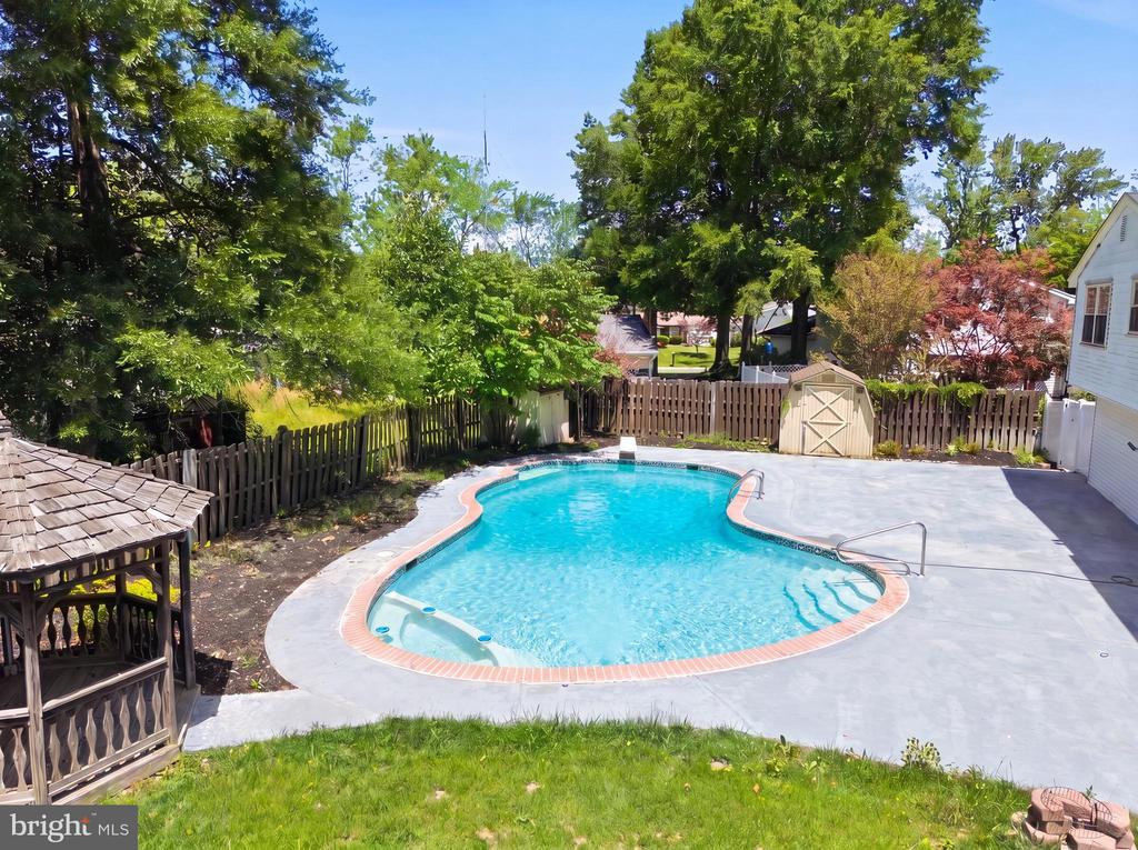 5418 LUCY DRIVE