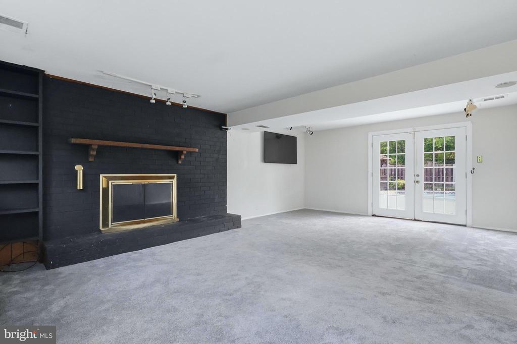 5418 LUCY DRIVE