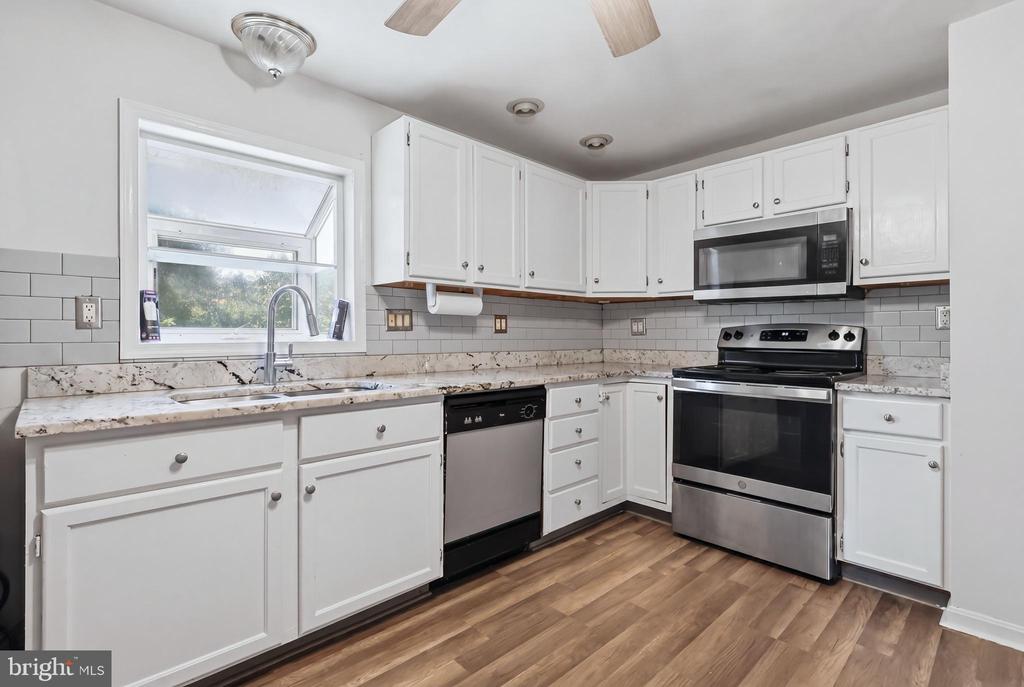 5418 LUCY DRIVE