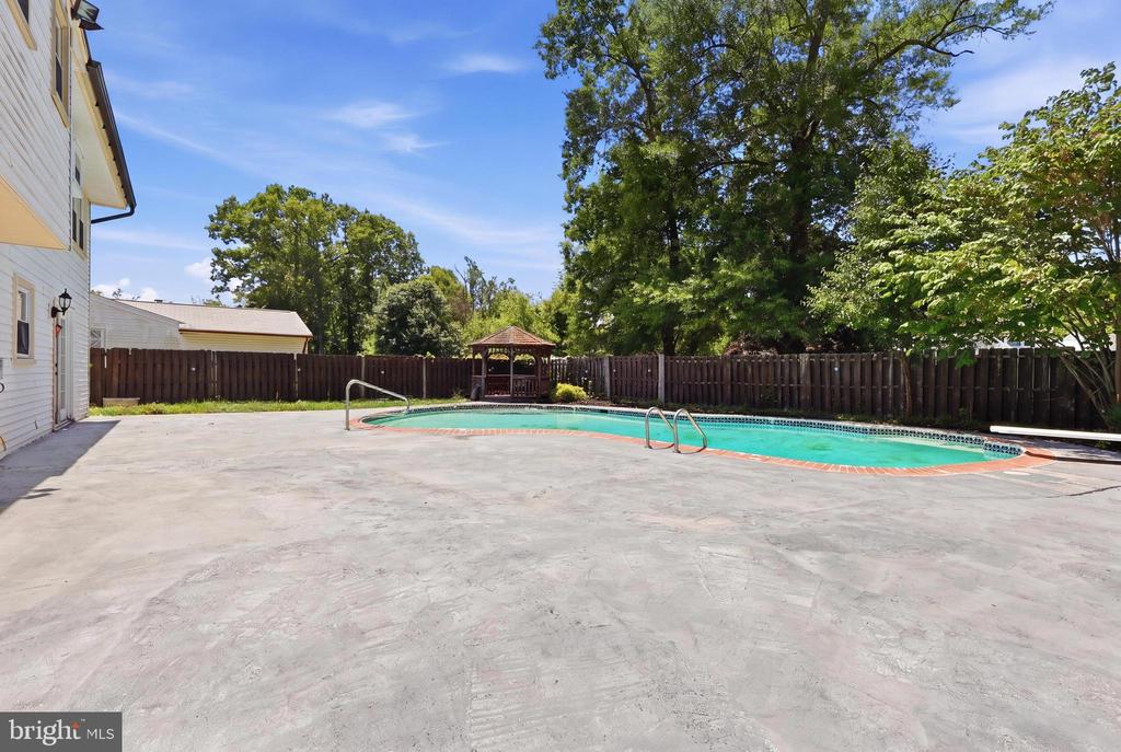 5418 LUCY DRIVE