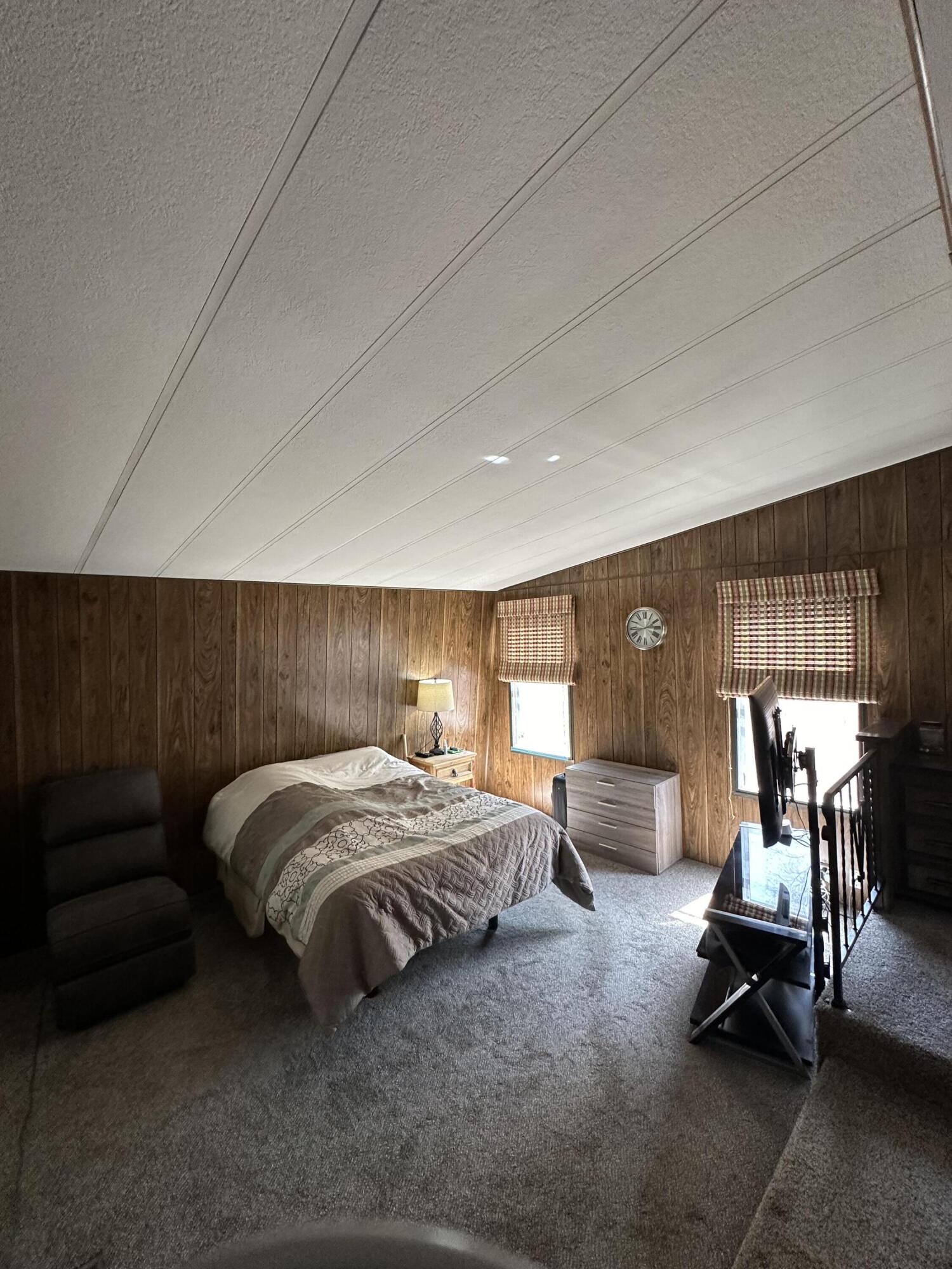 1112 SW Highway 97, 48