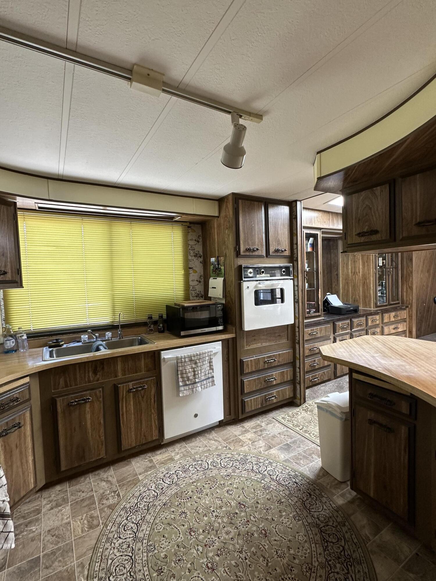 1112 SW Highway 97, 48