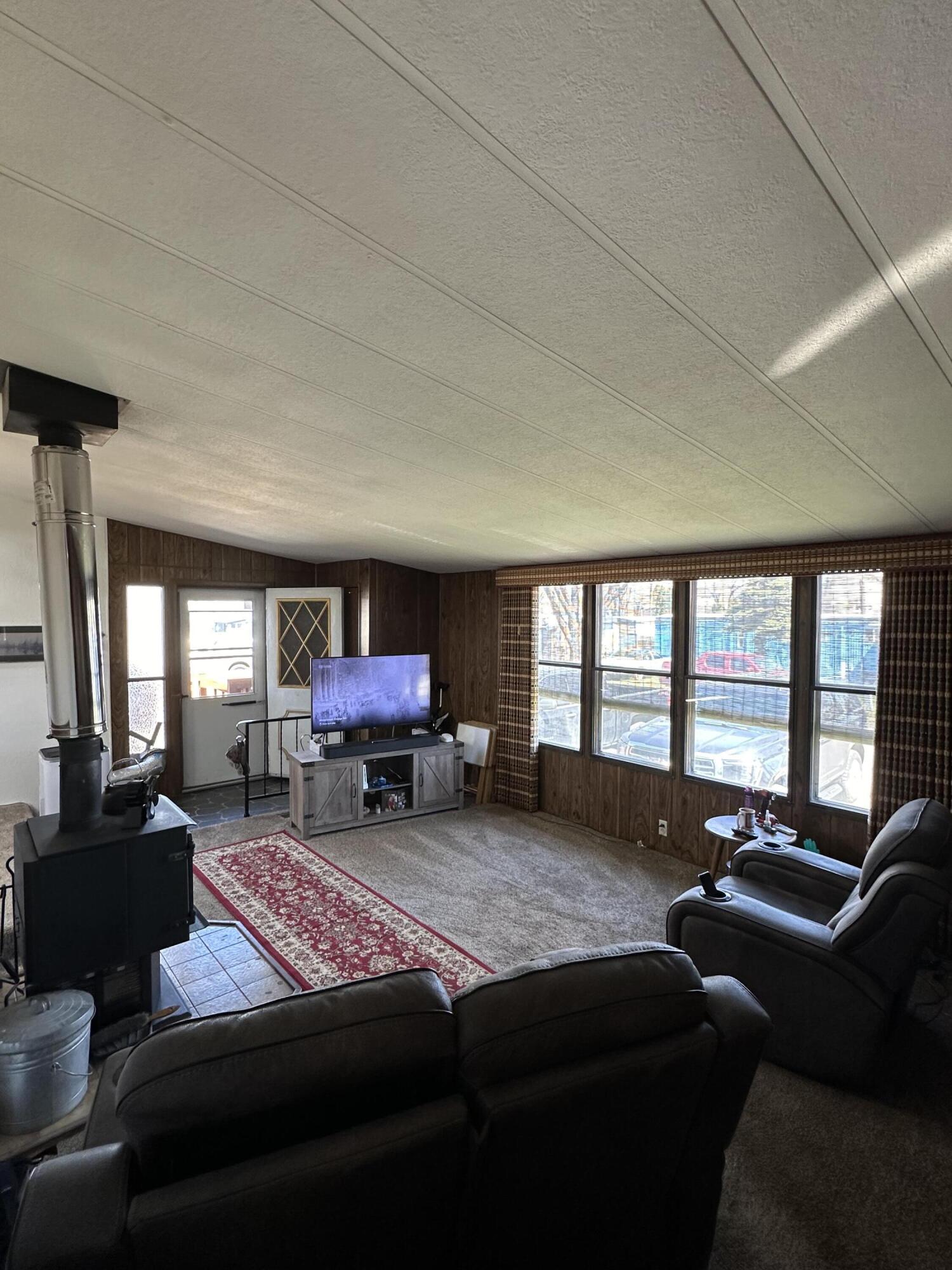 1112 SW Highway 97, 48