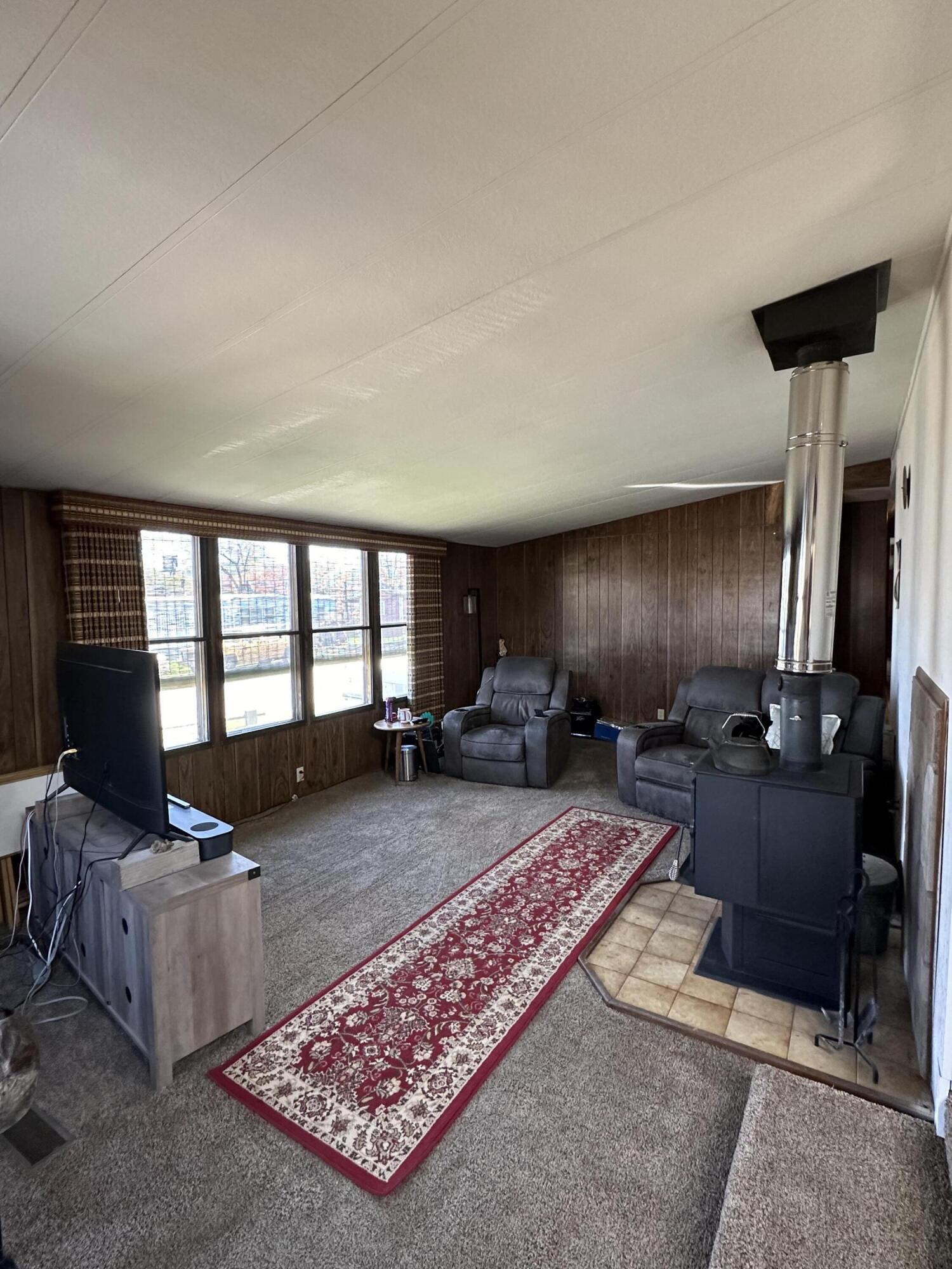 1112 SW Highway 97, 48