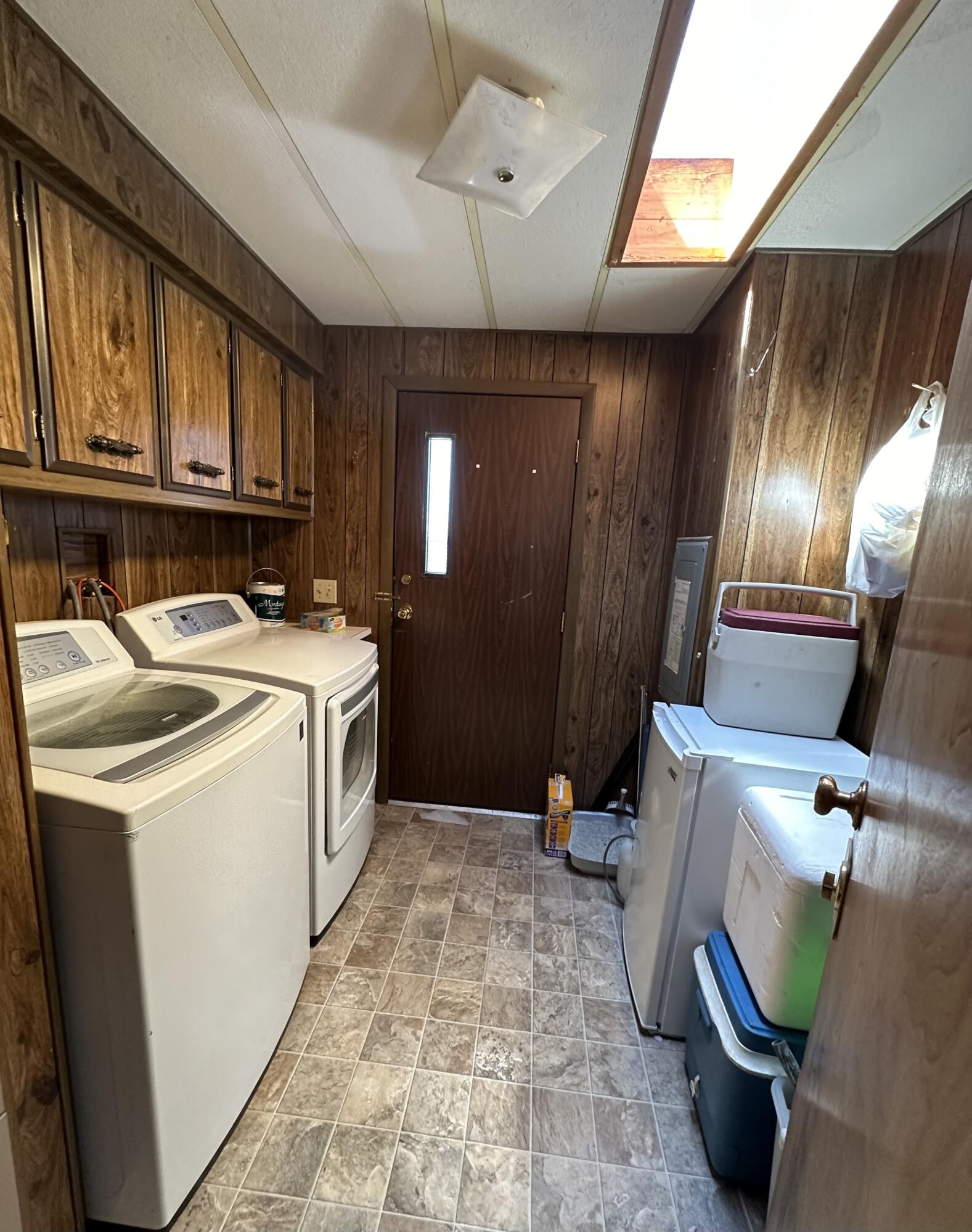 1112 SW Highway 97, 48