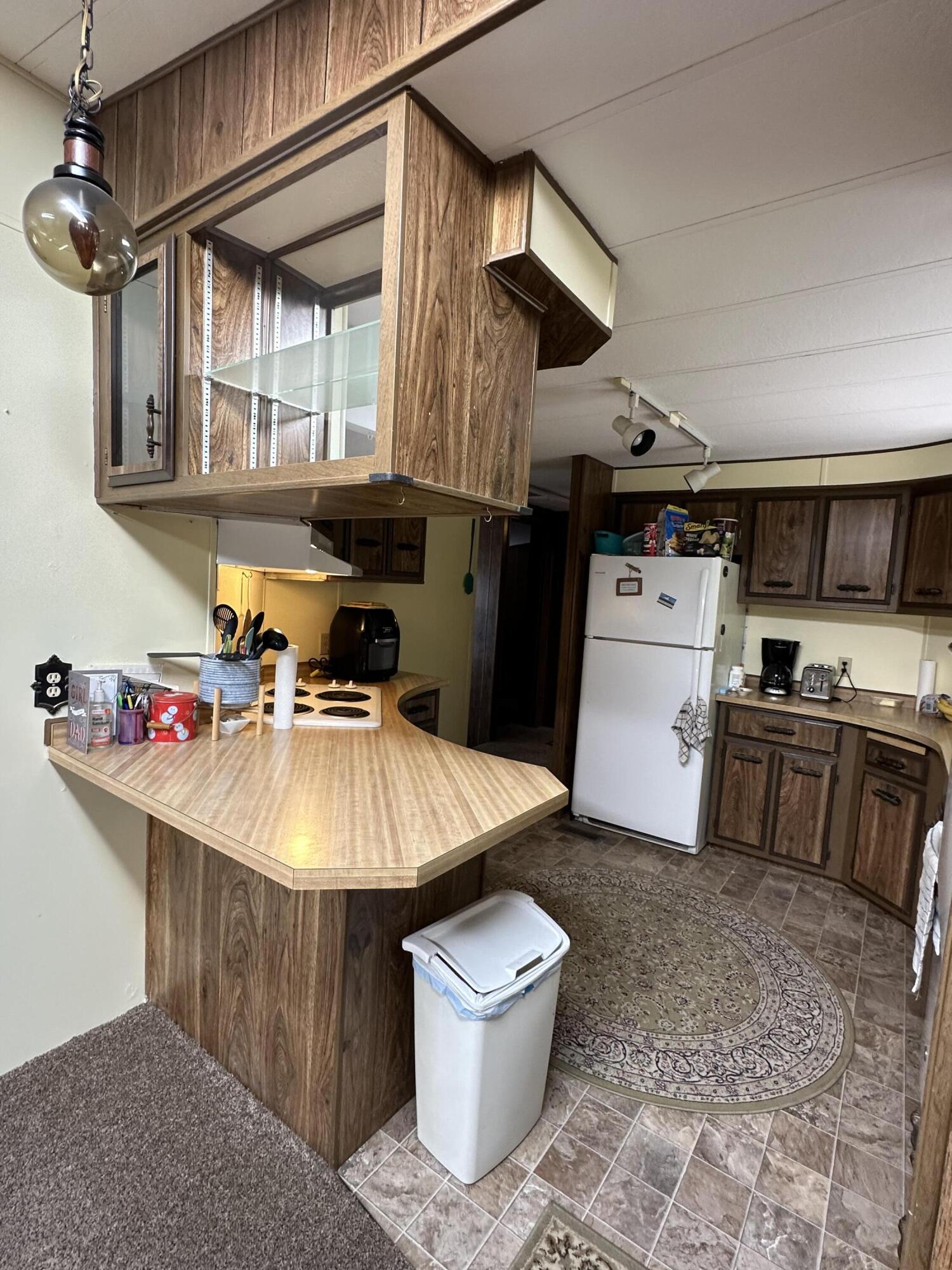 1112 SW Highway 97, 48