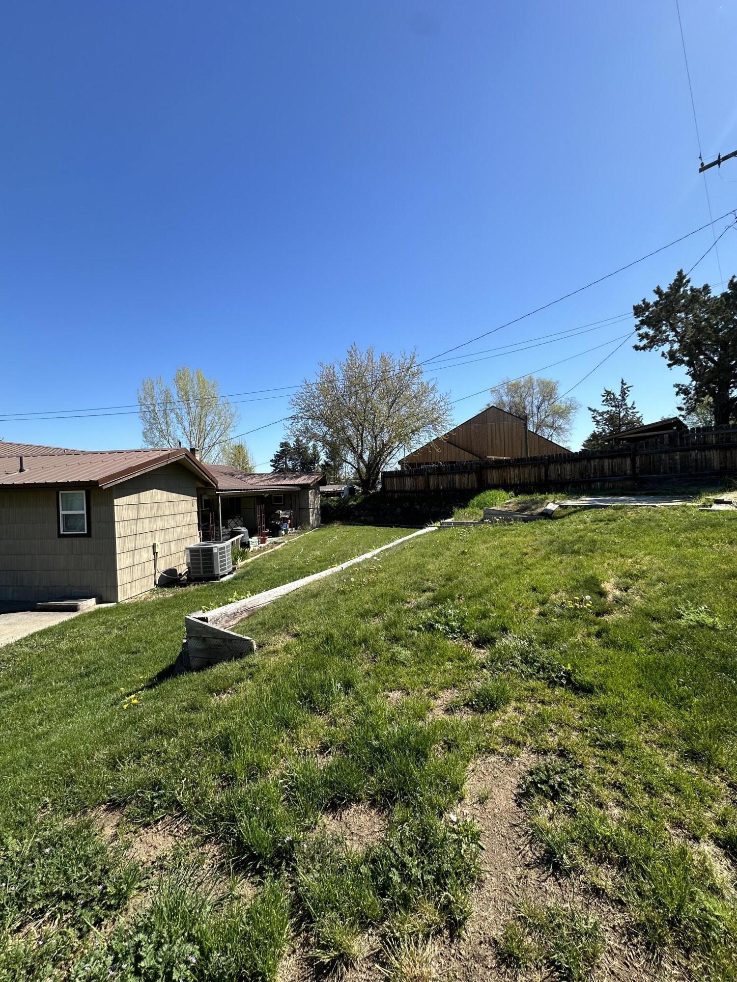 285 NE Cedar Street